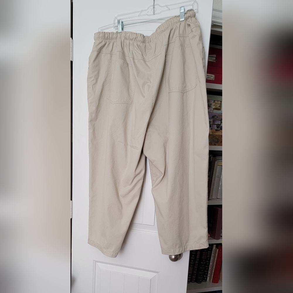 Denim and Co Beige Cropped Khaki Pants.  100% Cotton - Picture 4 of 4